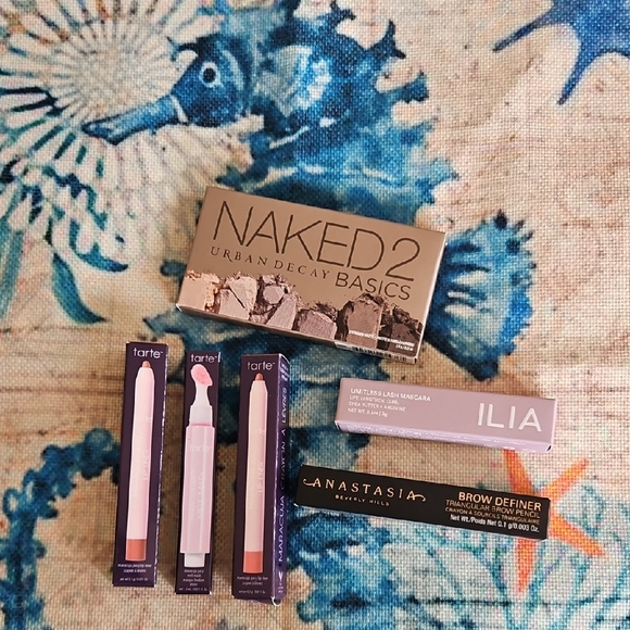 Makeup Bundle - Picture 4 of 16